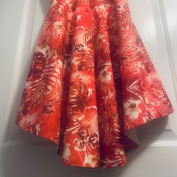 Elliatt Tower Dress, Asymmetrical, Floral Sleeveless Dress, Size Small - Picture 11 of 16